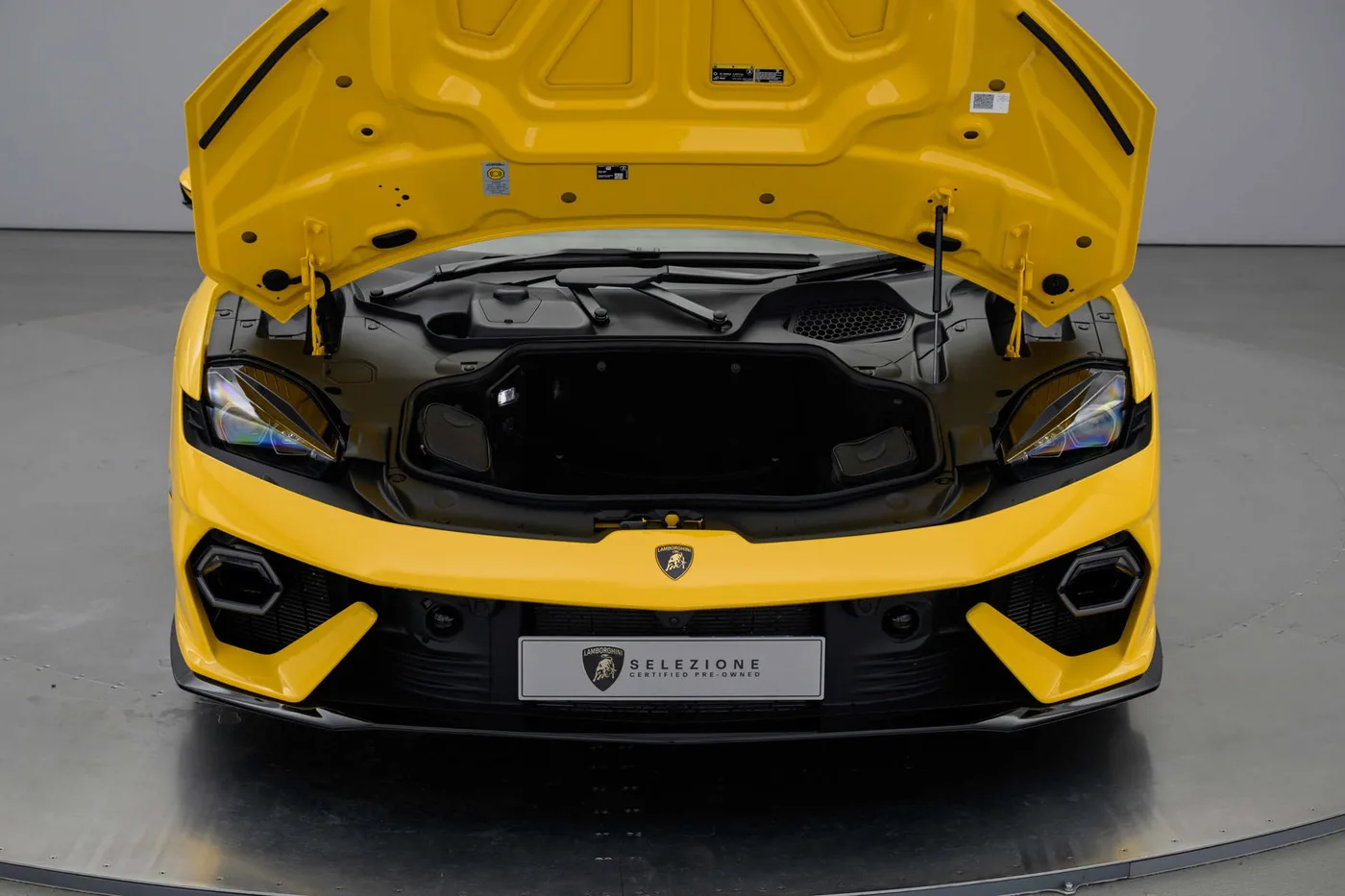 2026 Lamborghini Temerario offered by a franchised dealer group in London, United Kingdom, photo 10 of 20