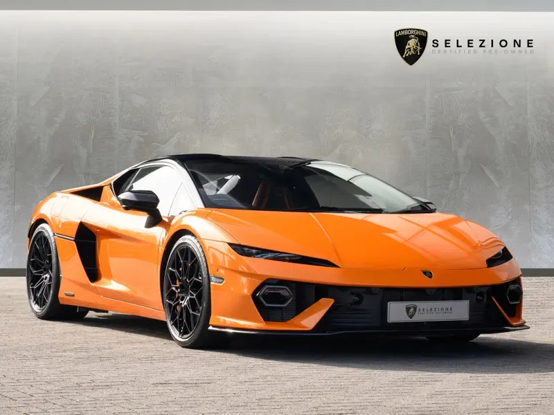 2026 Lamborghini Temerario en un concesionario especializado de Mayfair, Reino Unido, foto principal