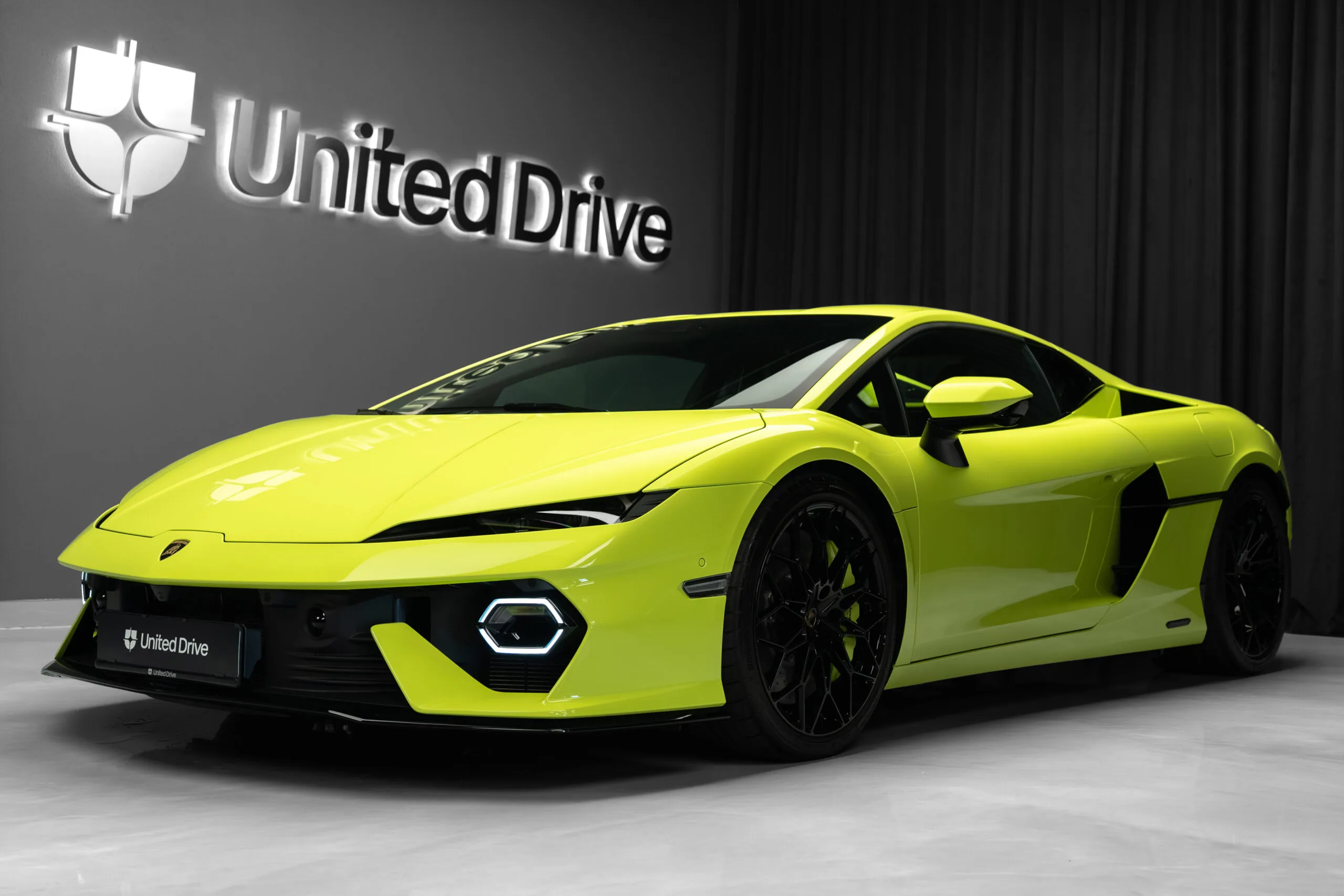 2026 Lamborghini Temerario en un concesionario especializado de Voluntari, Rumanía, foto principal