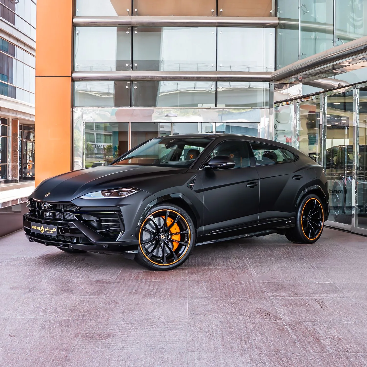 2026 Lamborghini Urus SE proposée par un concessionnaire spécialisé à Dubai, Émirats arabes unis, photo principale