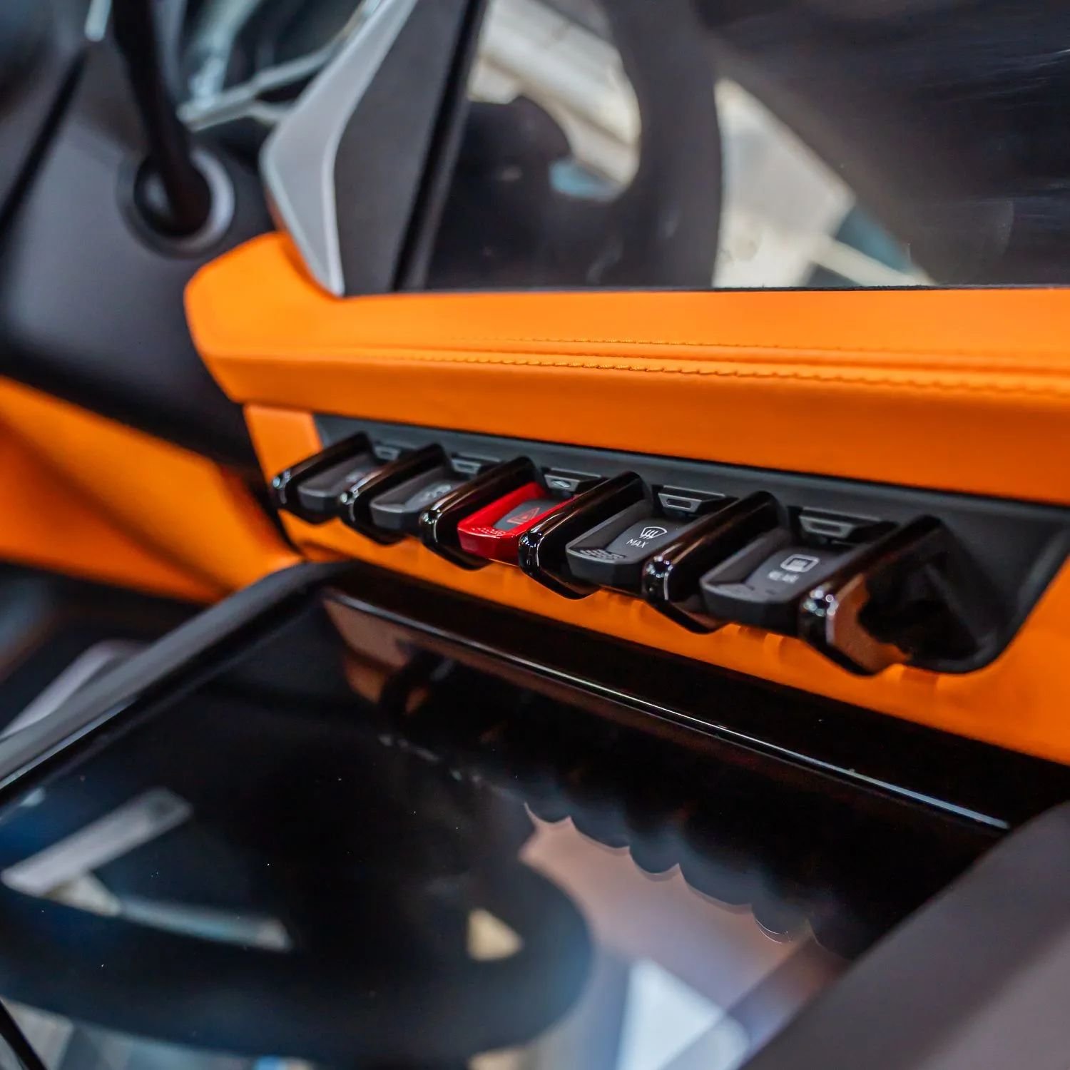 2026 Lamborghini Urus SE offered by a specialist dealer in Dubai, United Arab Emirates, photo 10 of 24