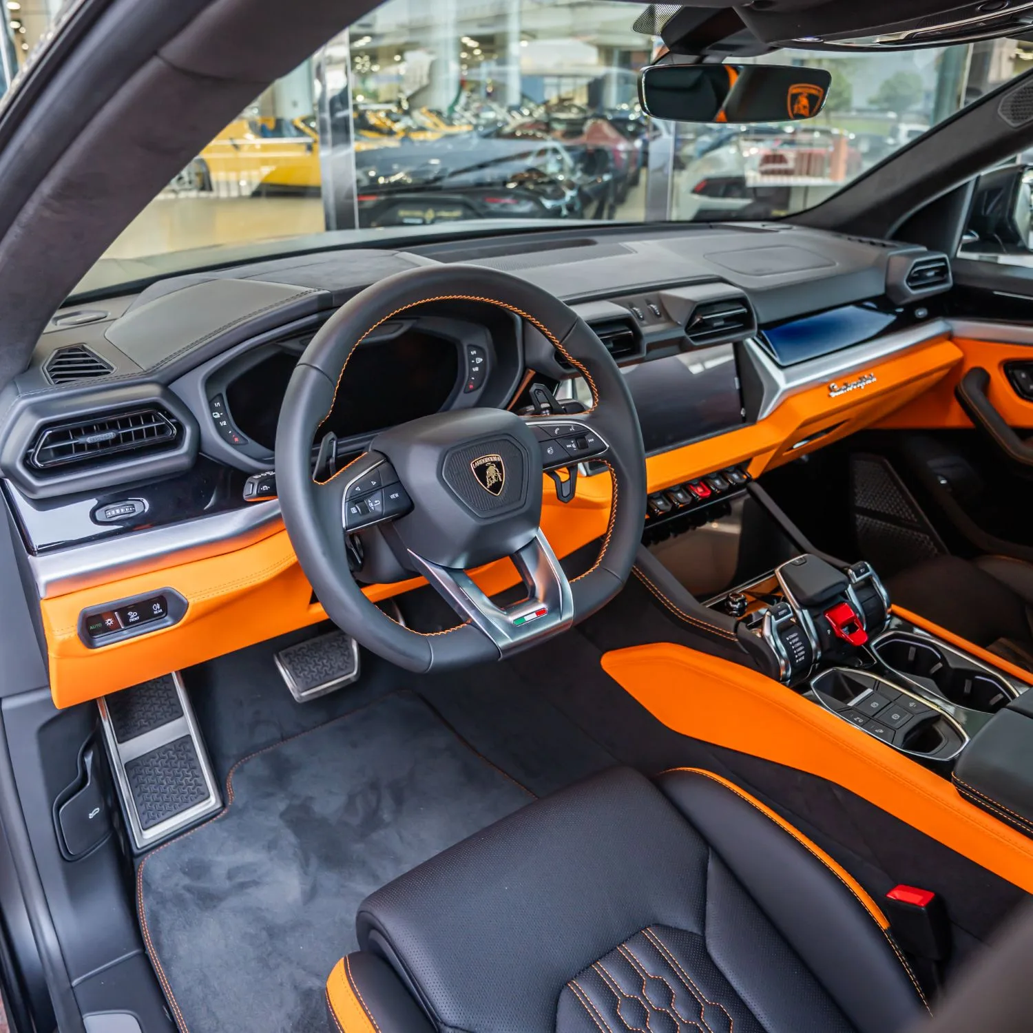 2026 Lamborghini Urus SE offered by a specialist dealer in Dubai, United Arab Emirates, photo 16 of 24