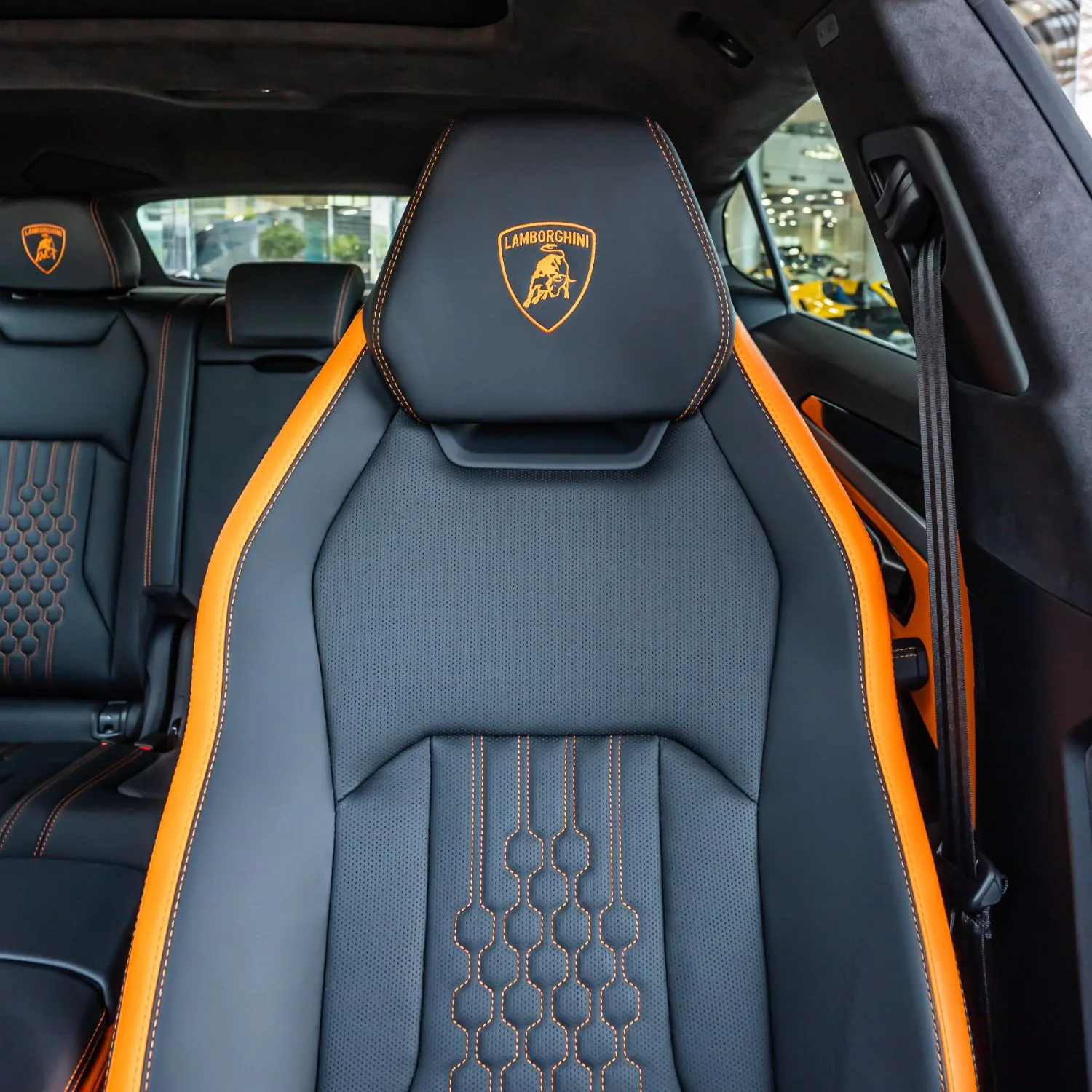 2026 Lamborghini Urus SE offered by a specialist dealer in Dubai, United Arab Emirates, photo 19 of 24