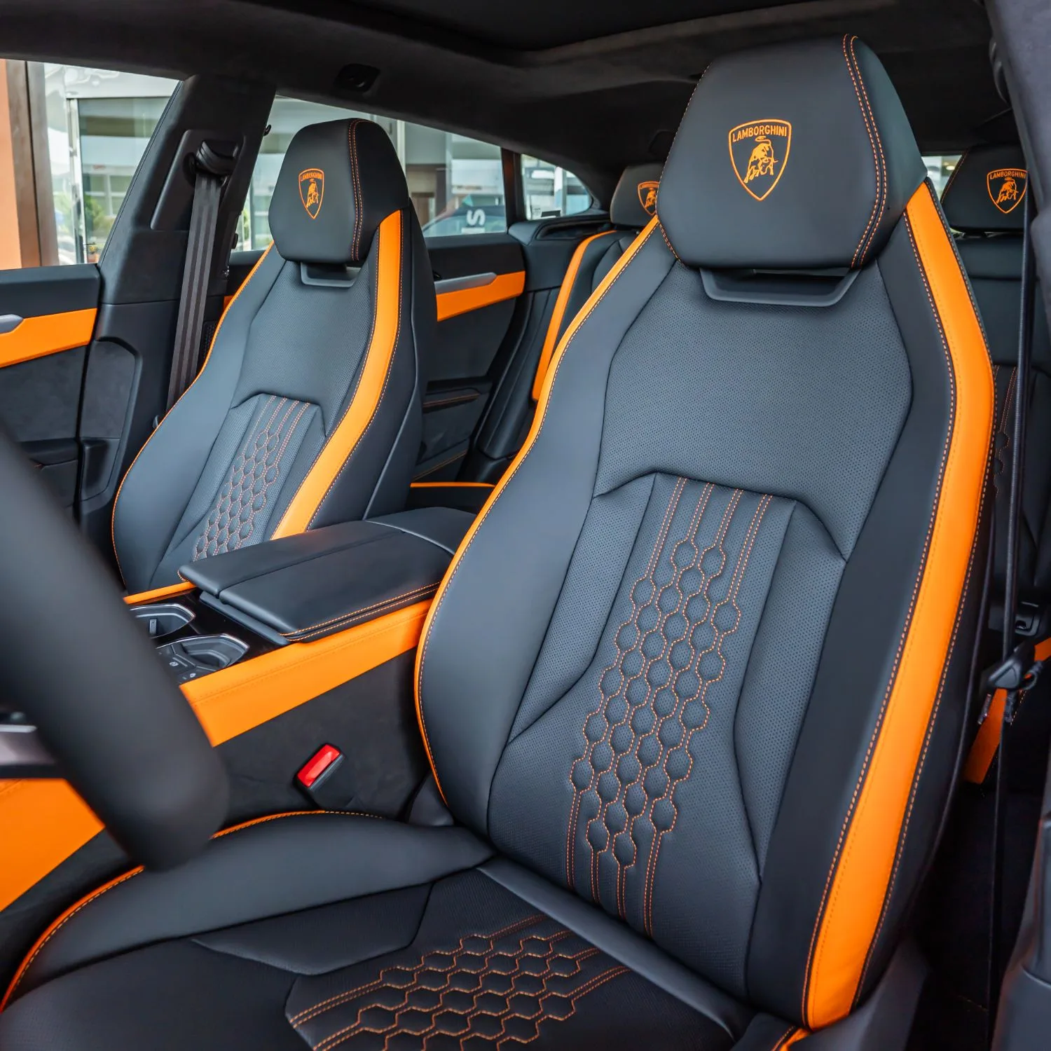 2026 Lamborghini Urus SE offered by a specialist dealer in Dubai, United Arab Emirates, photo 20 of 24