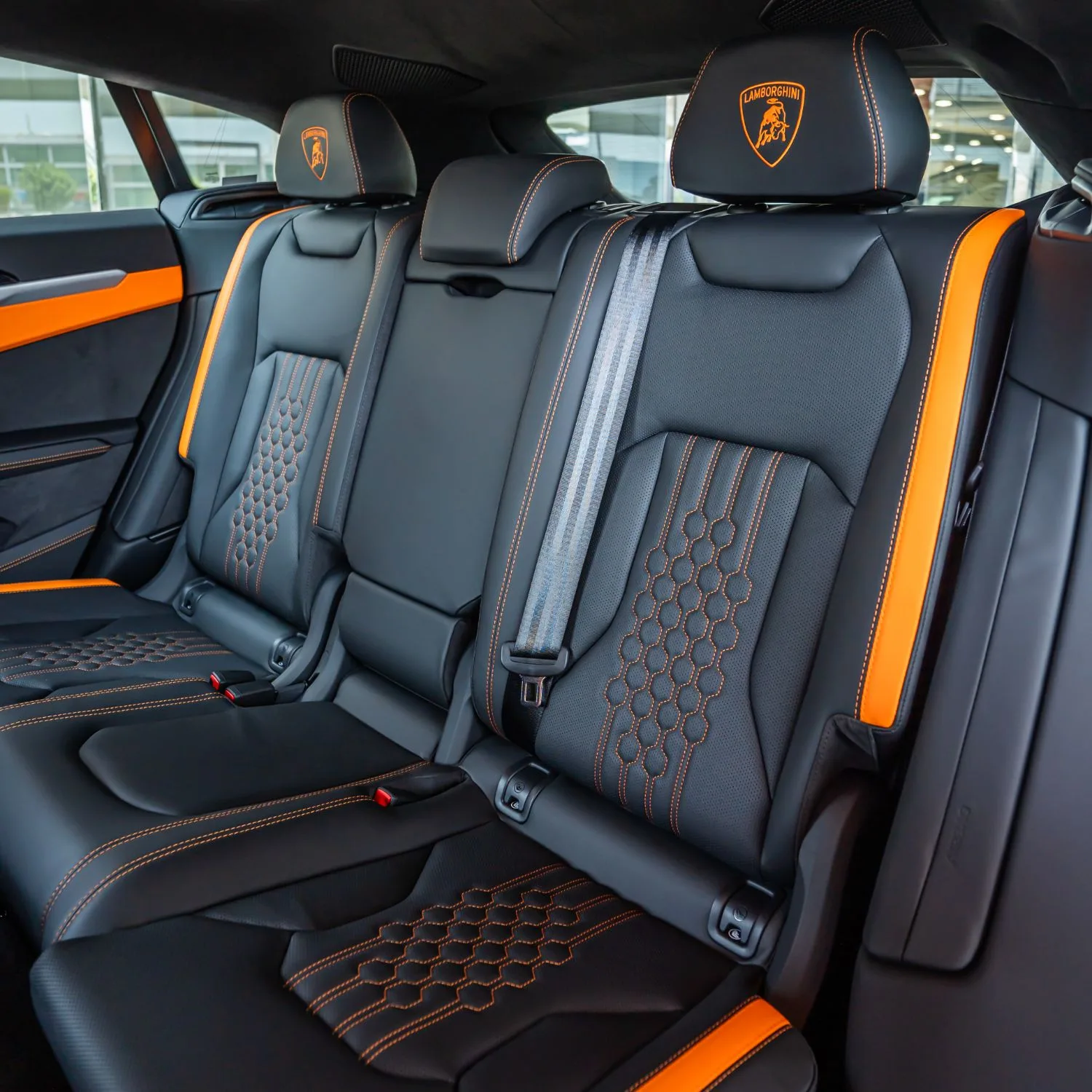 2026 Lamborghini Urus SE offered by a specialist dealer in Dubai, United Arab Emirates, photo 21 of 24