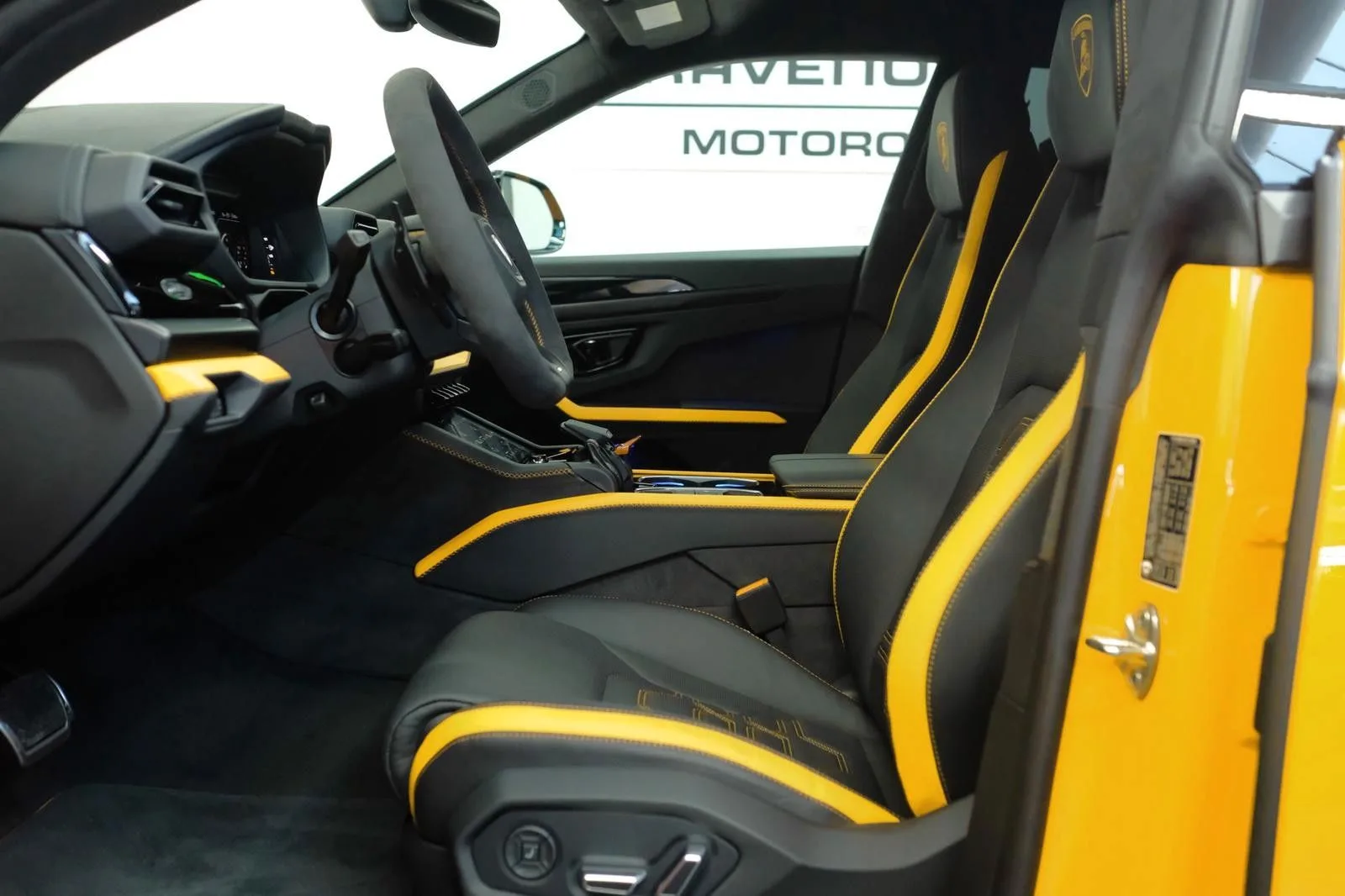 2026 Lamborghini Urus SE, 8/29