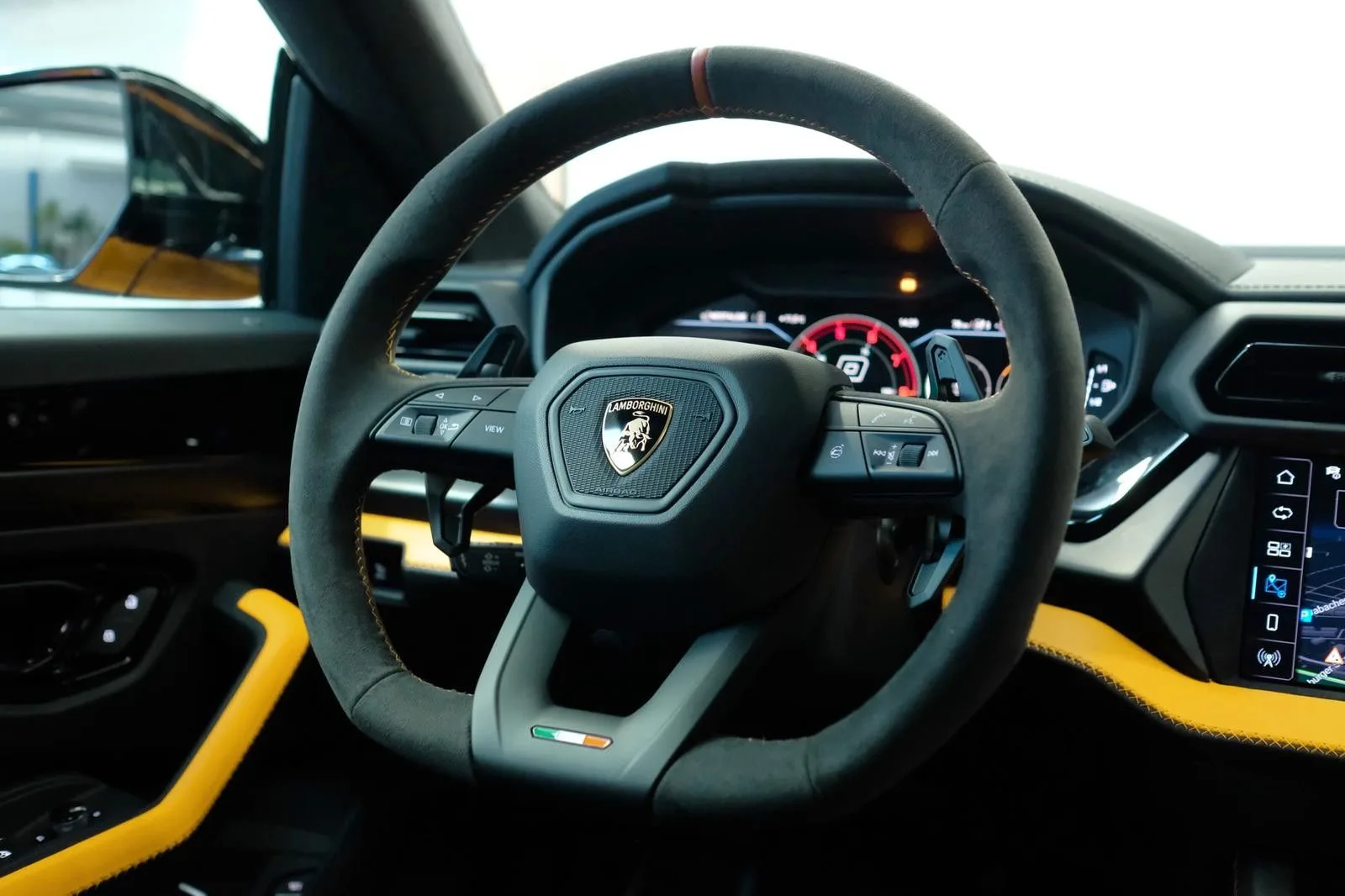 2026 Lamborghini Urus SE, 11/29