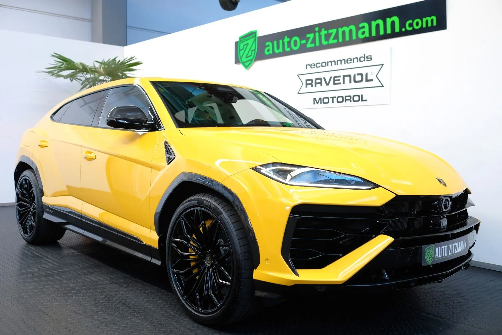 2026 Lamborghini Urus SE angeboten von einem Supersportwagenhändler in Nürnberg, Deutschland, Hauptfoto