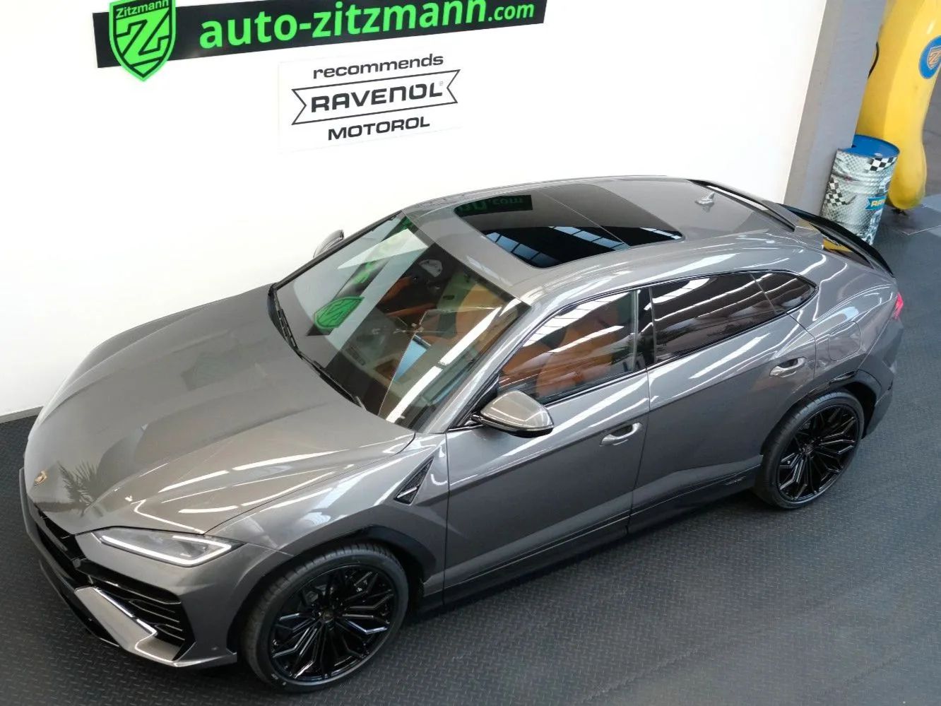 2026 Lamborghini Urus SE, 2/30