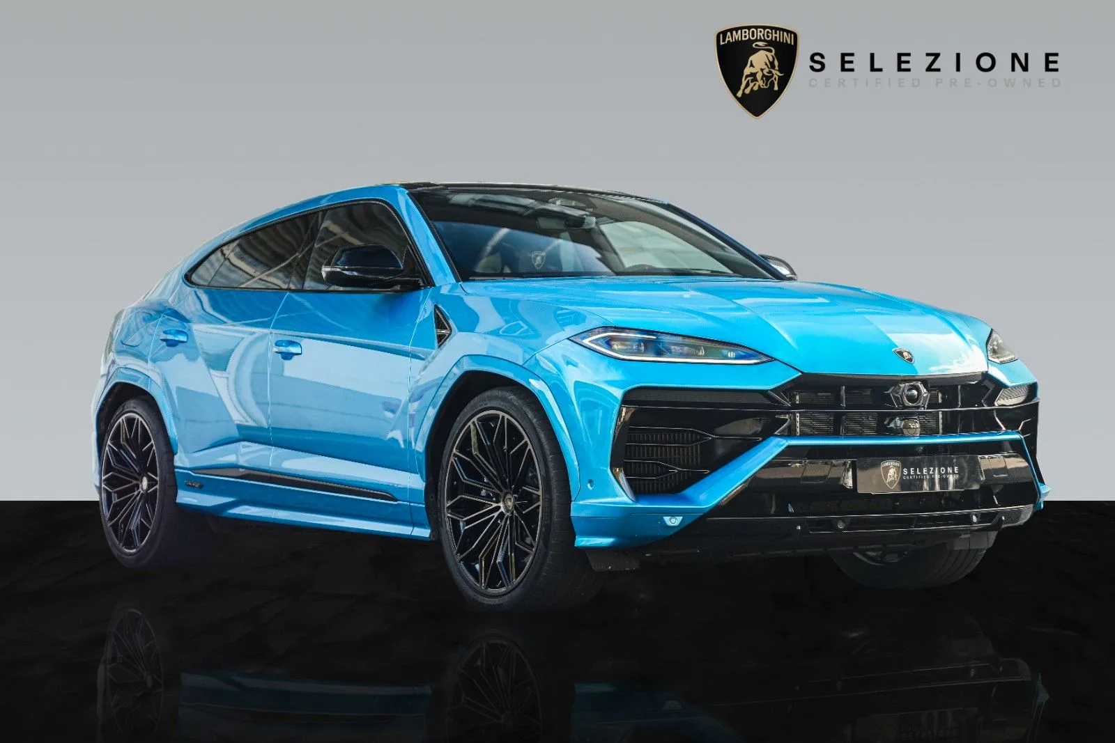 2026 Lamborghini Urus SE en un concesionario especializado de Fráncfort, Alemania, foto principal