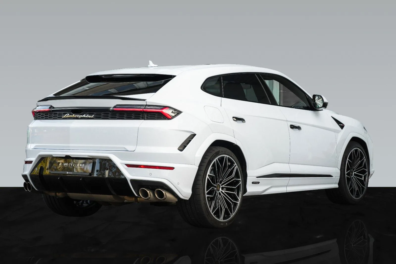2026 Lamborghini Urus SE, 2/30