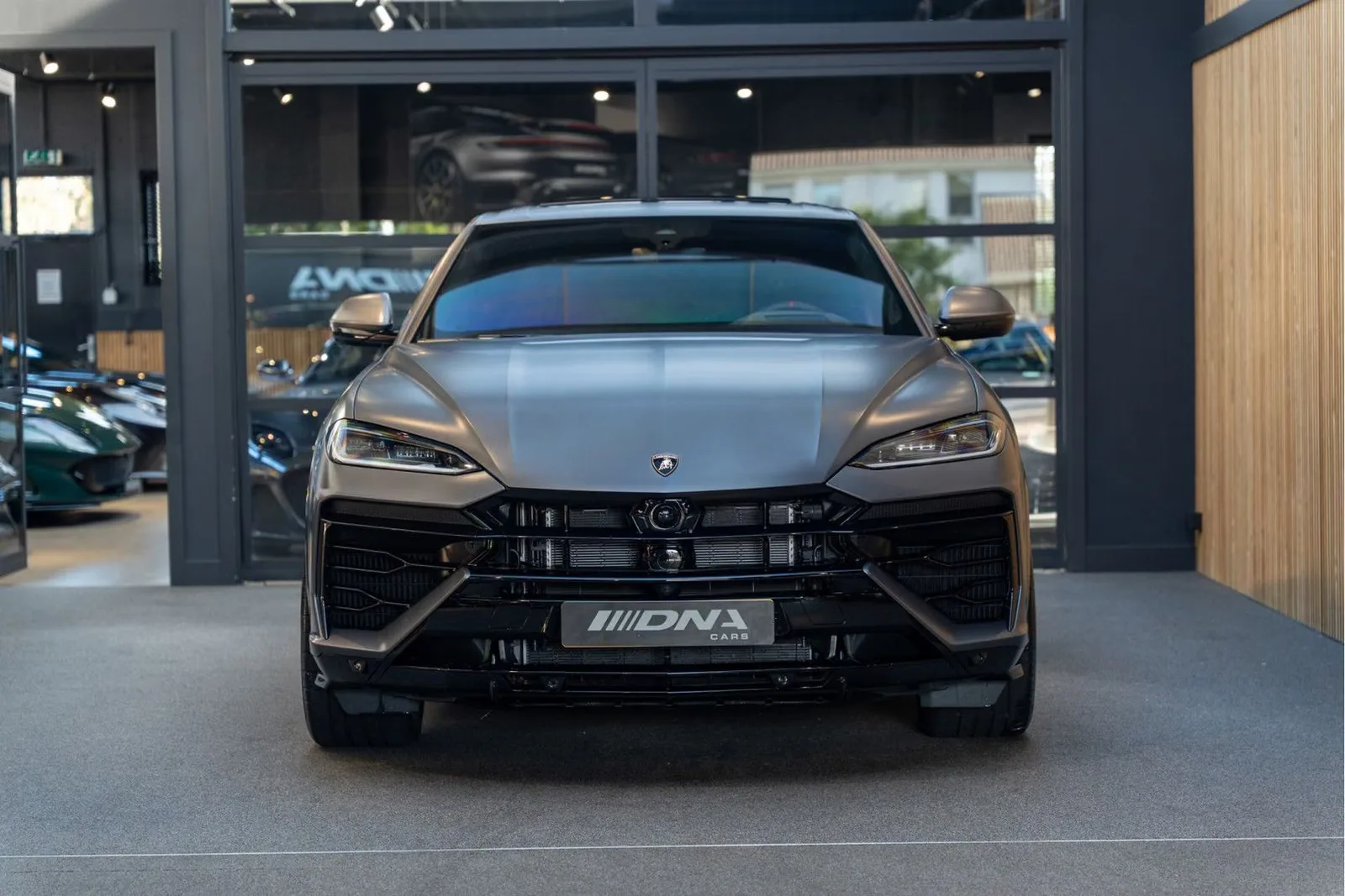 2026 Lamborghini Urus SE, 2/30