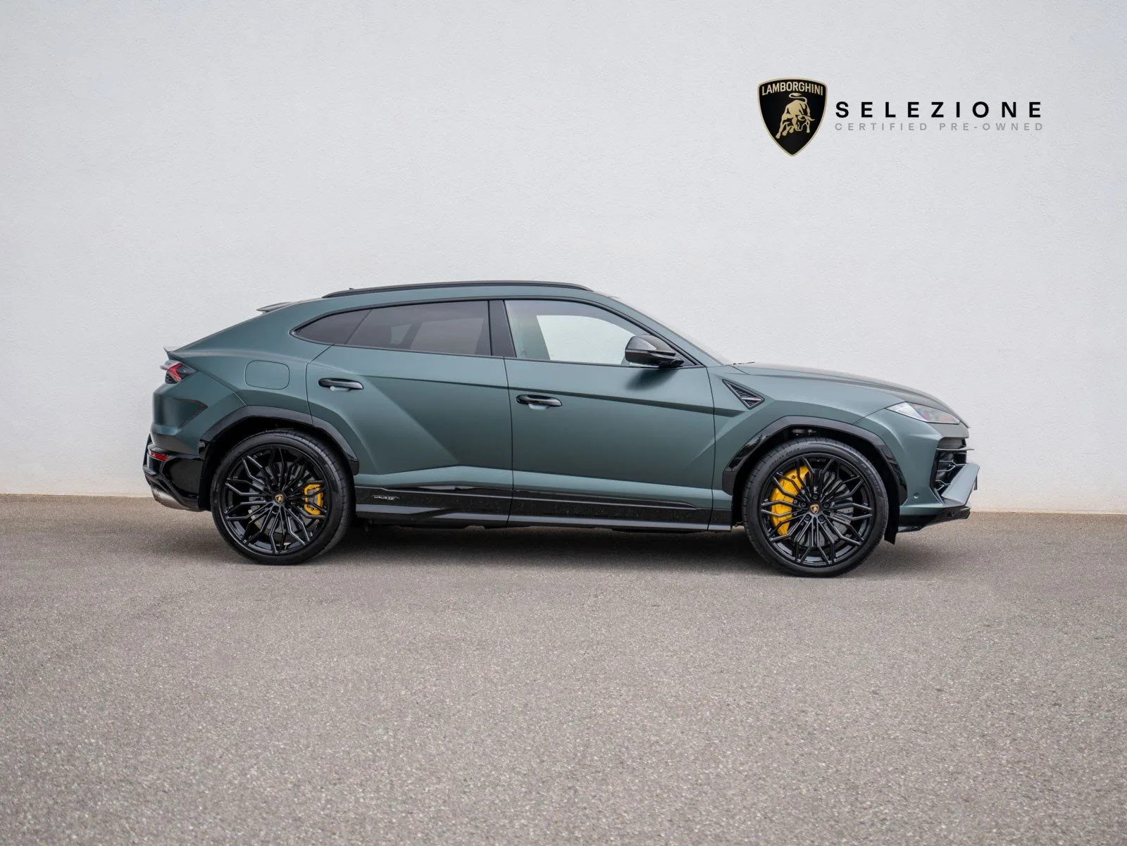 2026 Lamborghini Urus SE, 2/30