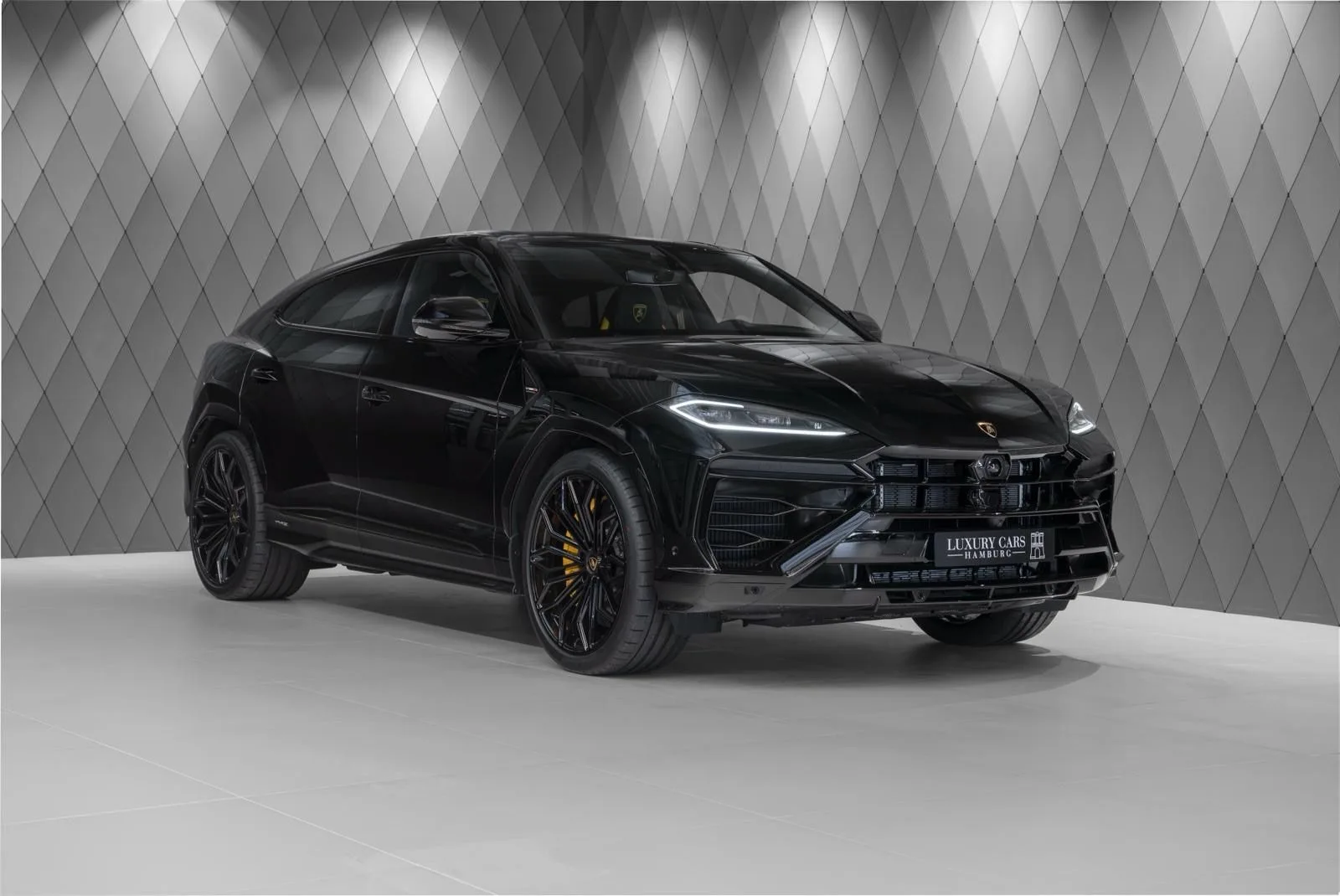 2026 Lamborghini Urus SE proposée par un spécialiste de la supercar à Schenefeld, Allemagne, photo principale
