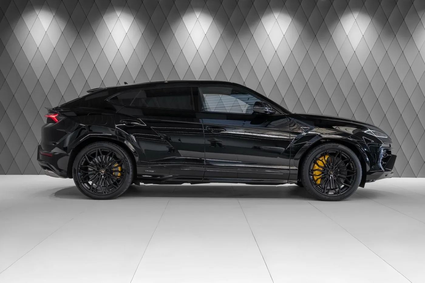 2026 Lamborghini Urus SE angeboten von einem Supersportwagenhändler in Schenefeld, Deutschland, Foto 3 von 12