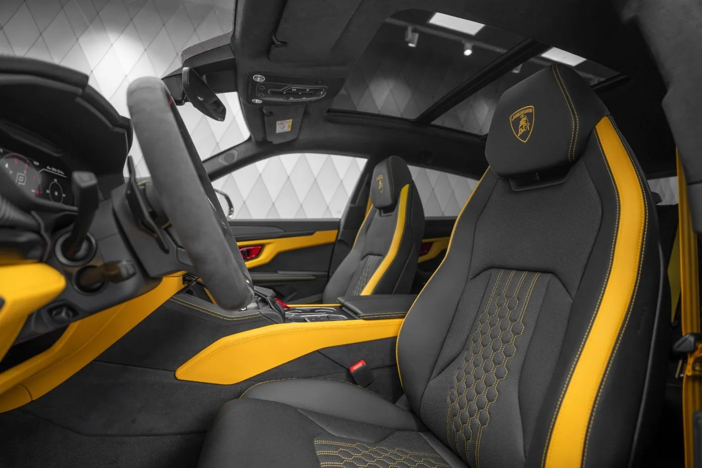 2026 Lamborghini Urus SE angeboten von einem Supersportwagenhändler in Schenefeld, Deutschland, Foto 12 von 25