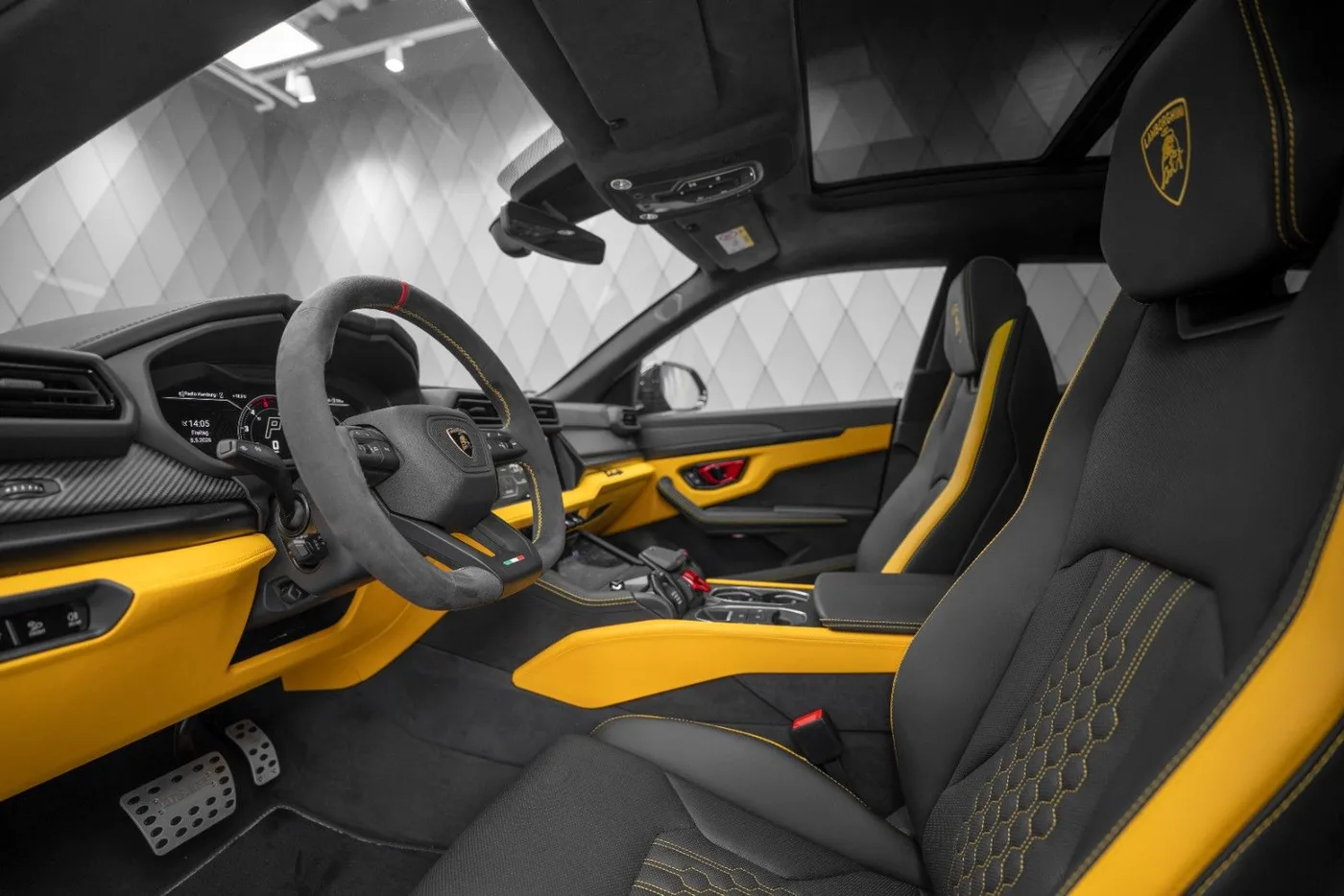 2026 Lamborghini Urus SE angeboten von einem Supersportwagenhändler in Schenefeld, Deutschland, Foto 13 von 25