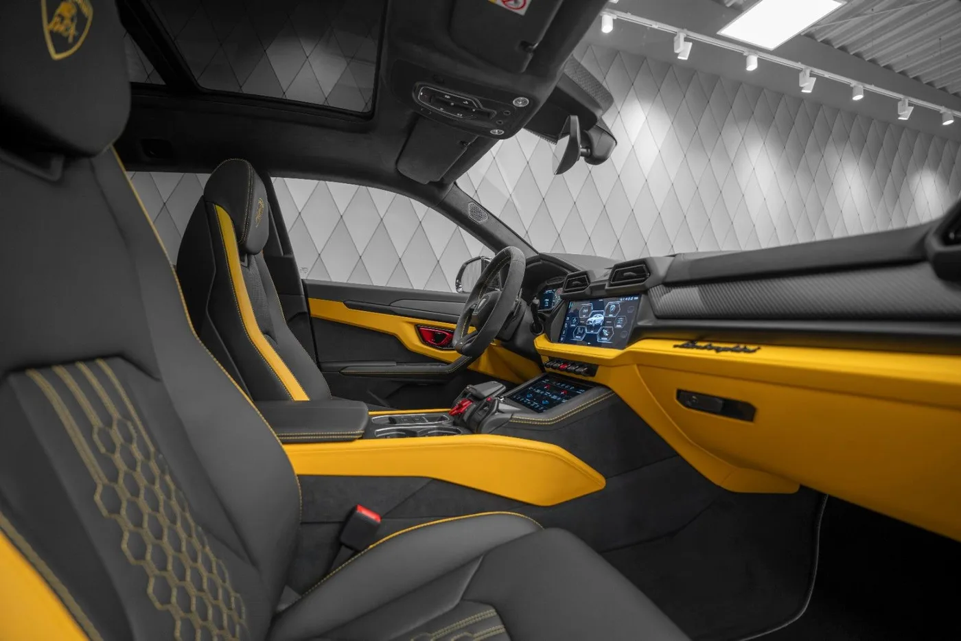 2026 Lamborghini Urus SE angeboten von einem Supersportwagenhändler in Schenefeld, Deutschland, Foto 14 von 25