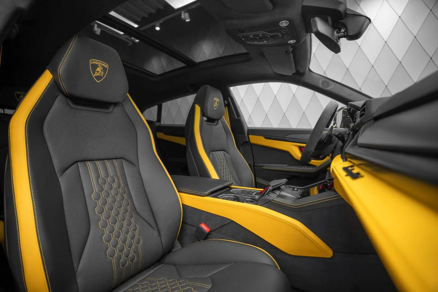2026 Lamborghini Urus SE angeboten von einem Supersportwagenhändler in Schenefeld, Deutschland, Foto 15 von 25