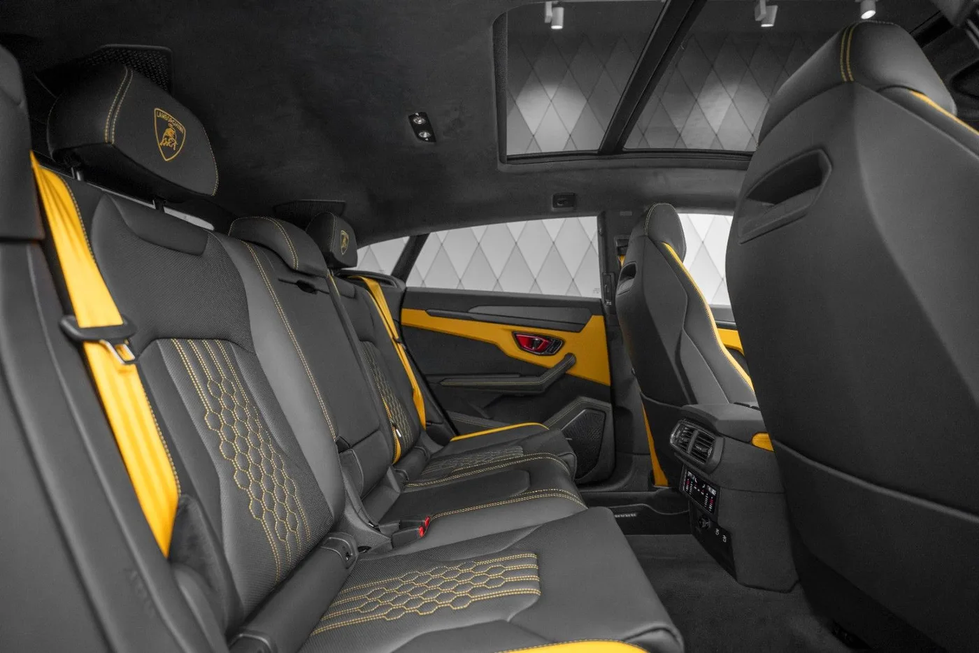 2026 Lamborghini Urus SE angeboten von einem Supersportwagenhändler in Schenefeld, Deutschland, Foto 16 von 25