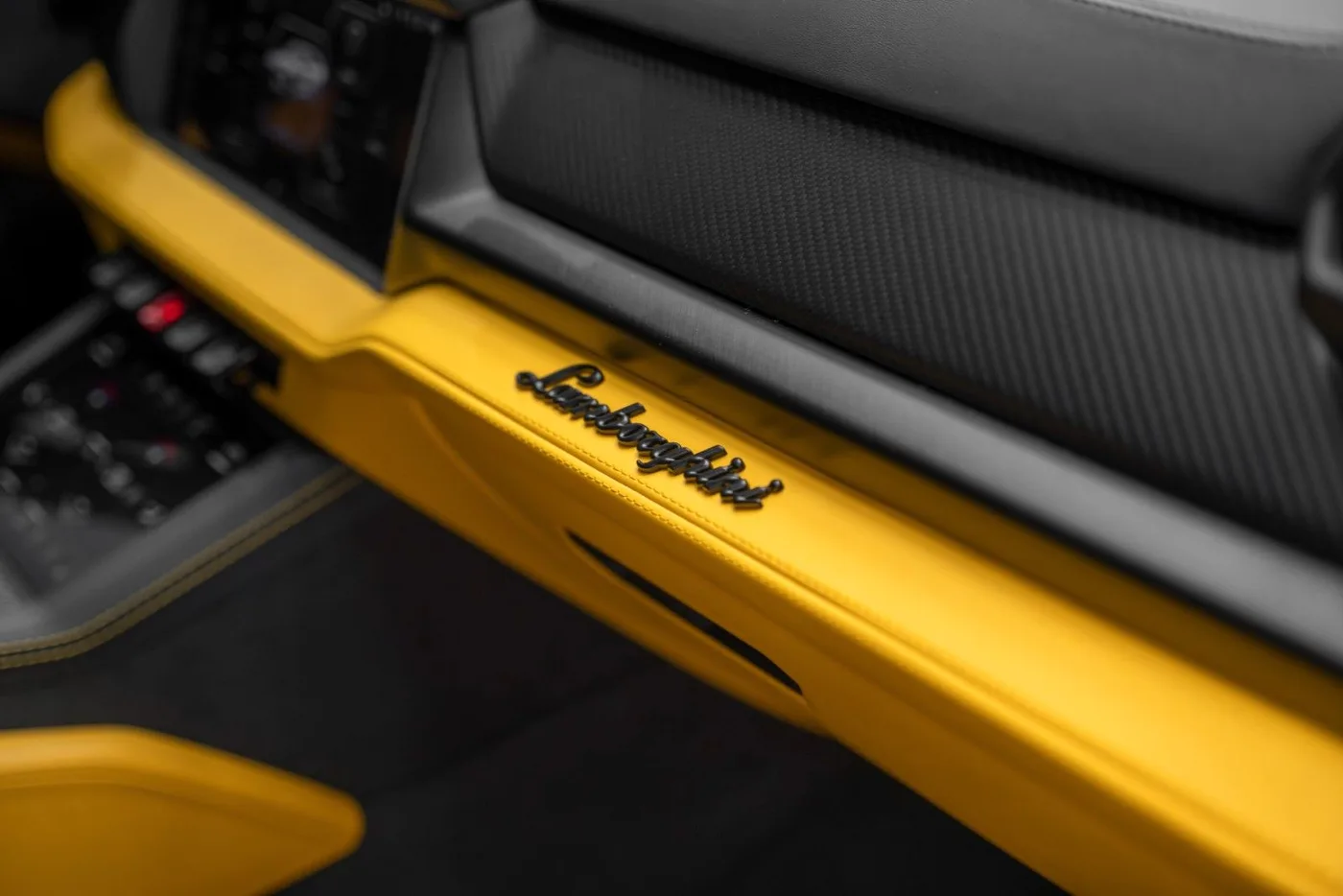 2026 Lamborghini Urus SE angeboten von einem Supersportwagenhändler in Schenefeld, Deutschland, Foto 21 von 25