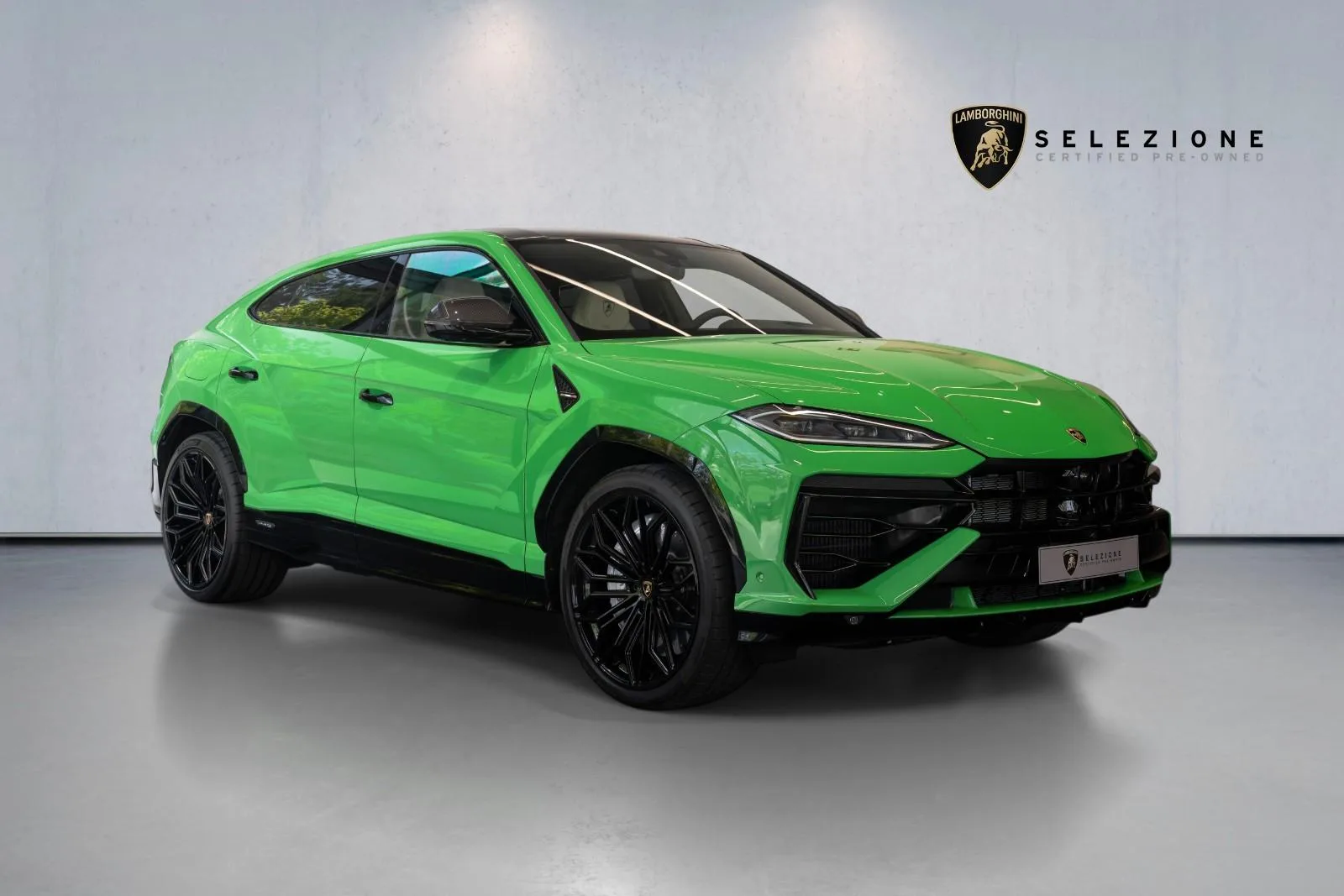 2026 Lamborghini Urus SE proposée par un concessionnaire spécialisé à Munich, Allemagne, photo principale