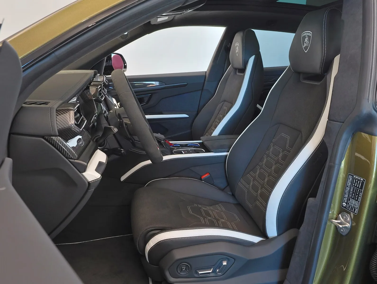 2026 Lamborghini Urus SE, 7/24