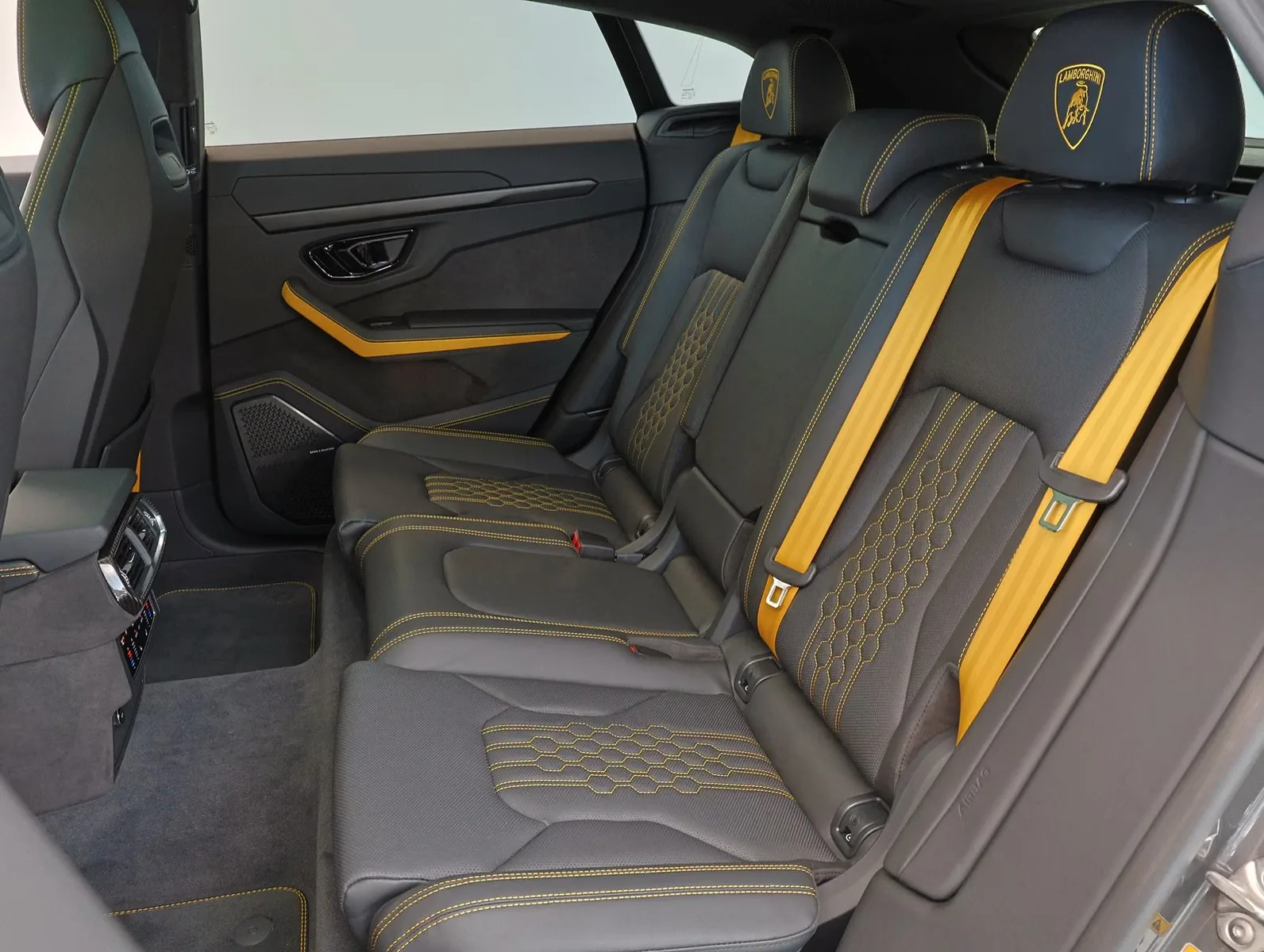 2026 Lamborghini Urus SE, 8/25