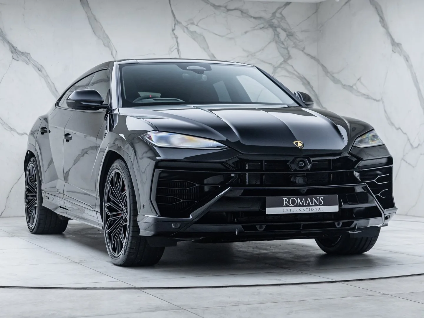 2026 Lamborghini Urus SE proposée par un concessionnaire spécialisé à Banstead, Royaume-Uni, photo principale