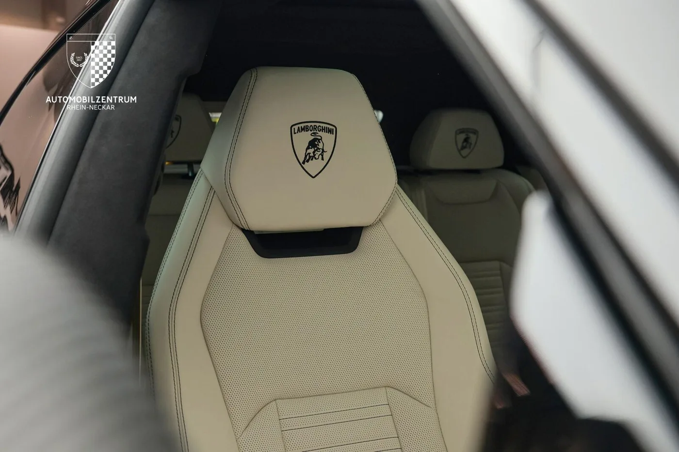 2026 Lamborghini Urus SE proposée par un spécialiste de la supercar à Viernheim, Allemagne, photo 16 sur 25