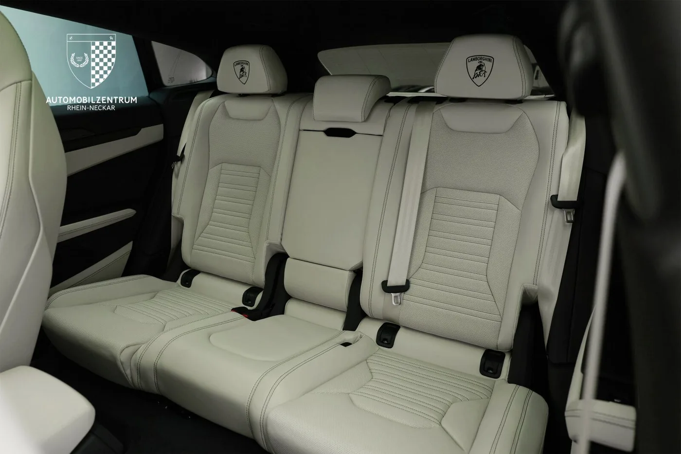 2026 Lamborghini Urus SE proposée par un spécialiste de la supercar à Viernheim, Allemagne, photo 17 sur 25