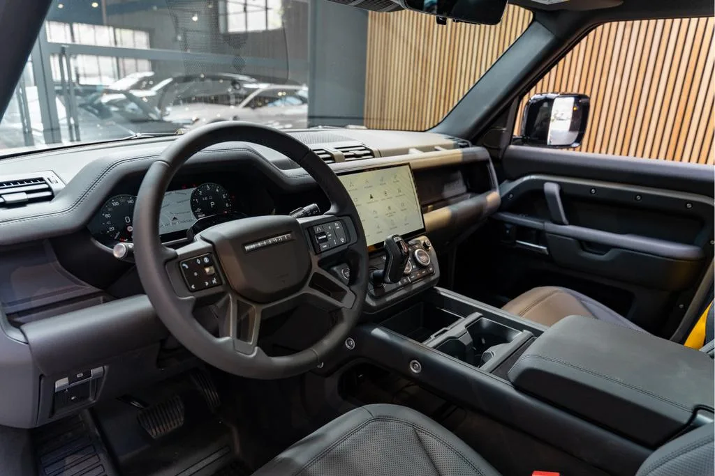 2026 Land Rover Defender 110 X-Dynamic SE Urban Automotive, 6/30