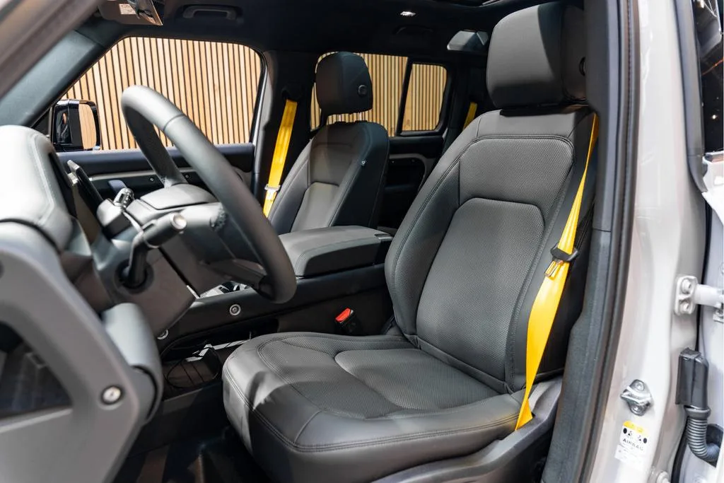 2026 Land Rover Defender 110 X-Dynamic SE Urban Automotive, 9/30