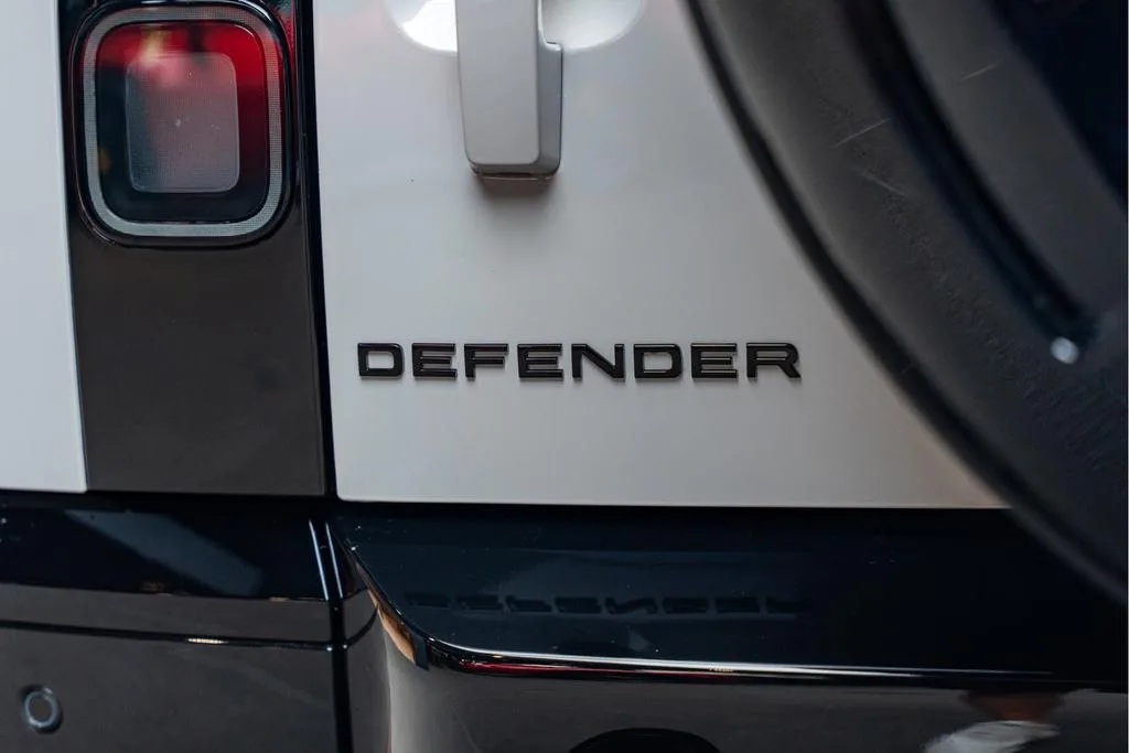 2026 Land Rover Defender 110 X-Dynamic SE Urban Automotive, 19/30