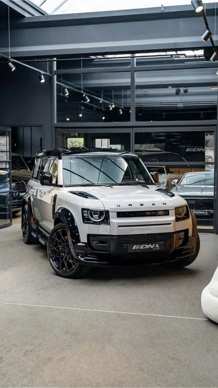 2026 Land Rover Defender 110 X-Dynamic SE Urban Automotive, 24/30