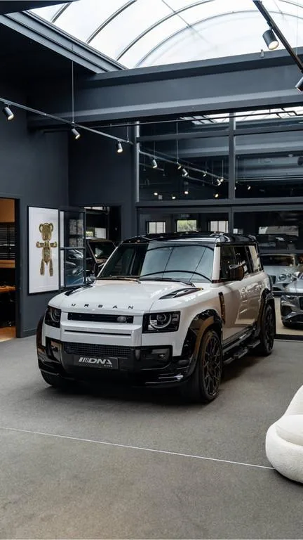 2026 Land Rover Defender 110 X-Dynamic SE Urban Automotive, 25/30