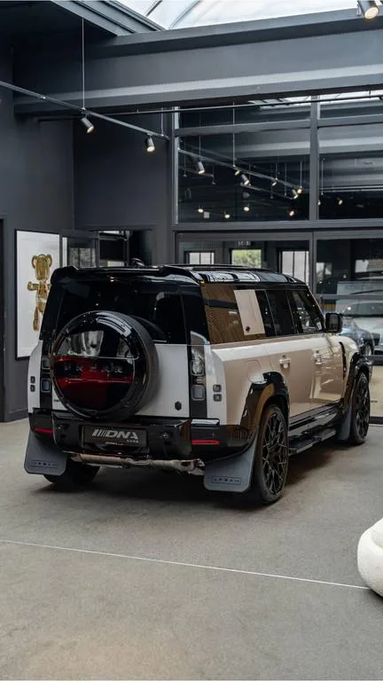 2026 Land Rover Defender 110 X-Dynamic SE Urban Automotive, 29/30