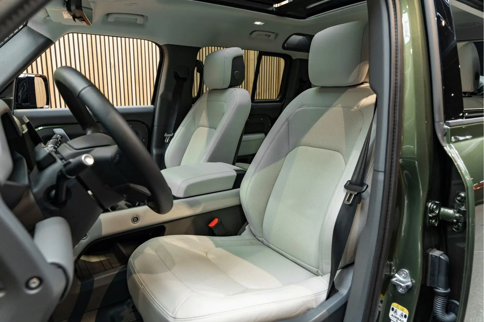 2026 Land Rover Defender 110 X-Dynamic HSE Urban Automotive Widetrack, 9/30