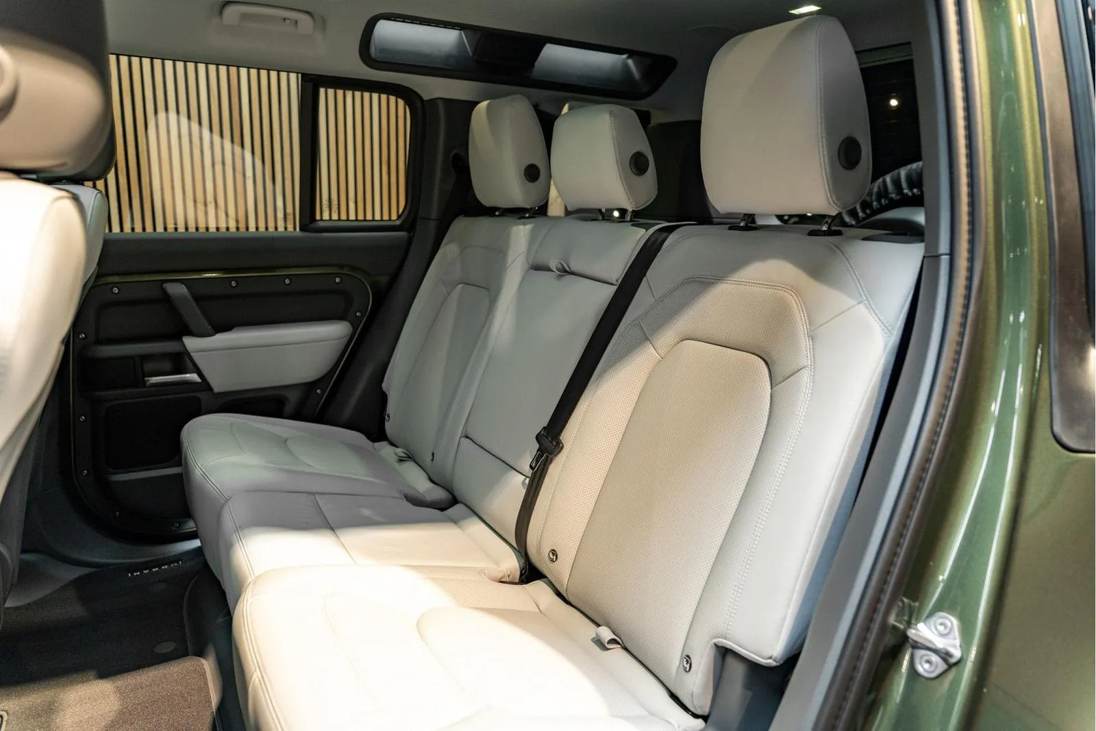 2026 Land Rover Defender 110 X-Dynamic HSE Urban Automotive Widetrack, 10/30