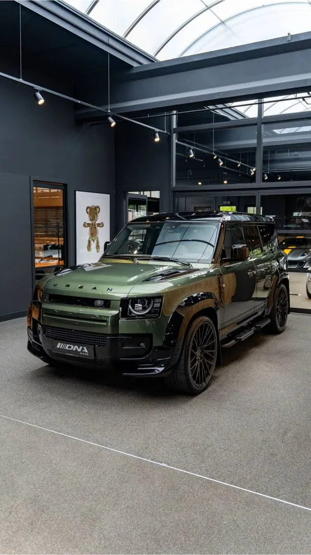 2026 Land Rover Defender 110 X-Dynamic HSE Urban Automotive Widetrack, 24/30