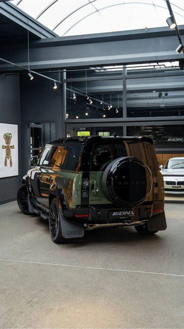 2026 Land Rover Defender 110 X-Dynamic HSE Urban Automotive Widetrack, 28/30