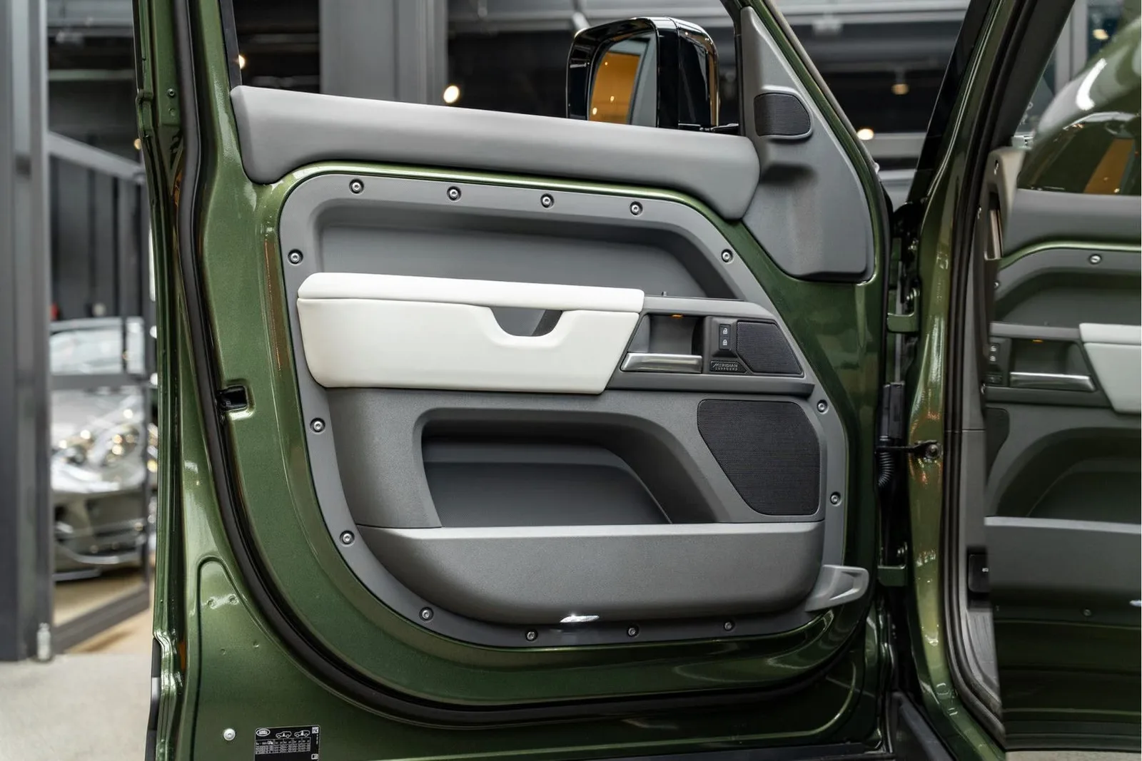 2026 Land Rover Defender 110 X-Dynamic HSE Urban Automotive Widetrack, 29/30