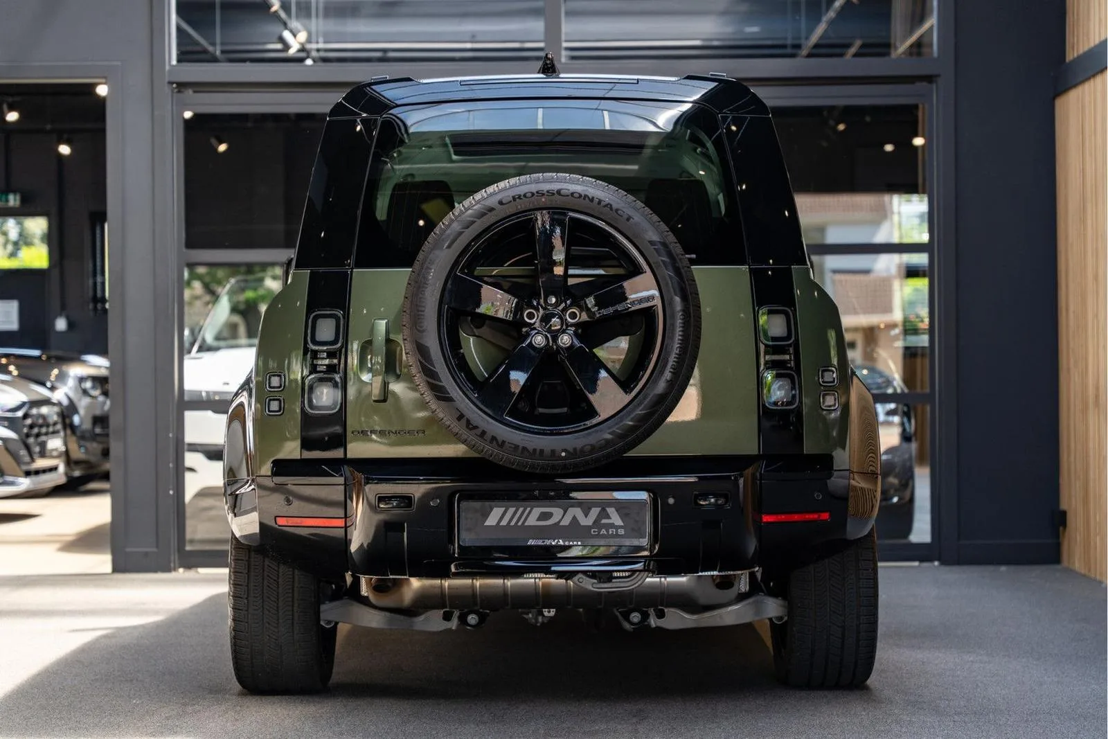 2026 Land Rover Defender 110 X-Dynamic HSE, 3/30