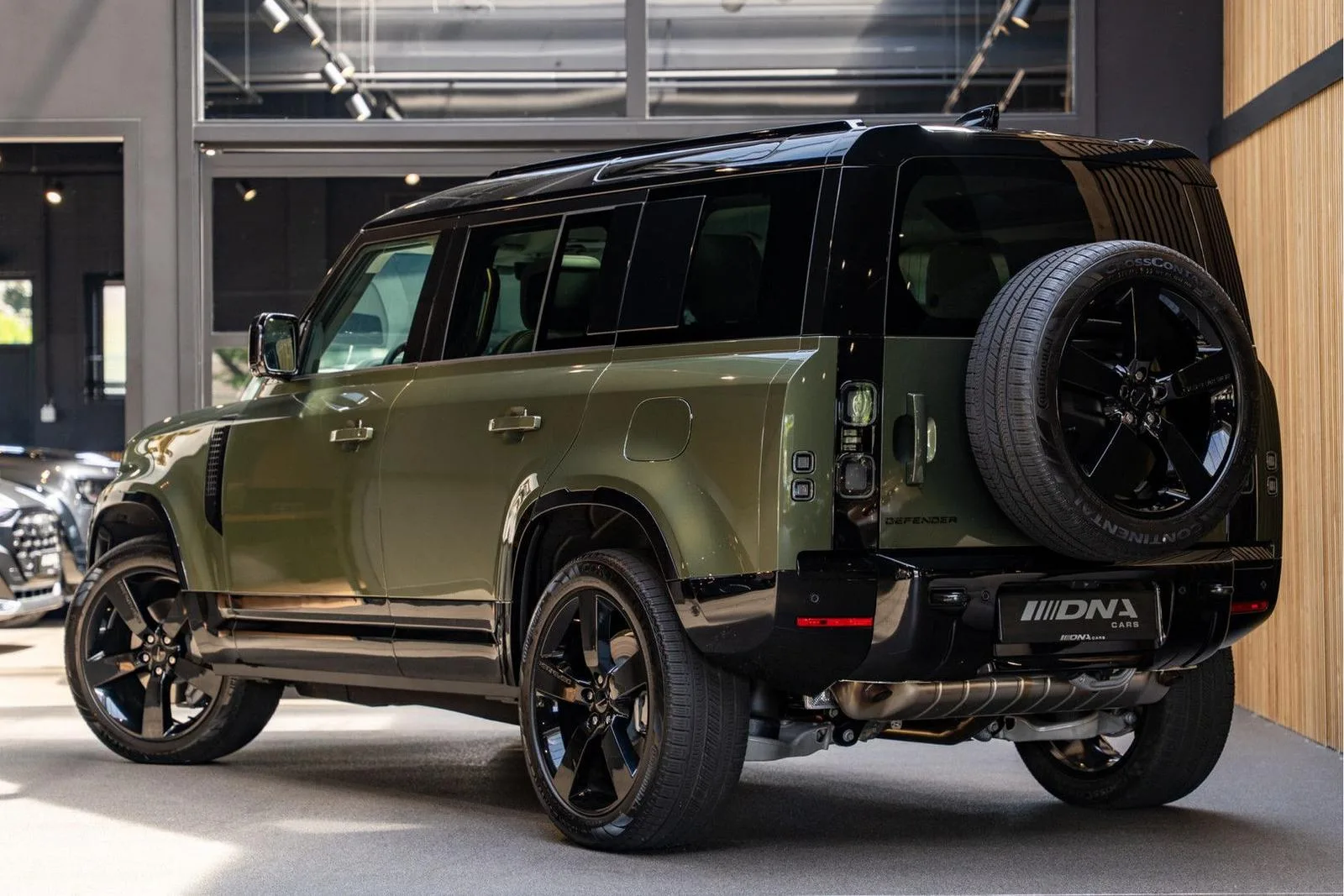 2026 Land Rover Defender 110 X-Dynamic HSE, 4/30
