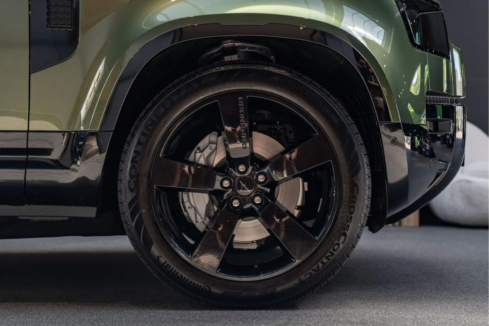 2026 Land Rover Defender 110 X-Dynamic HSE, 7/30