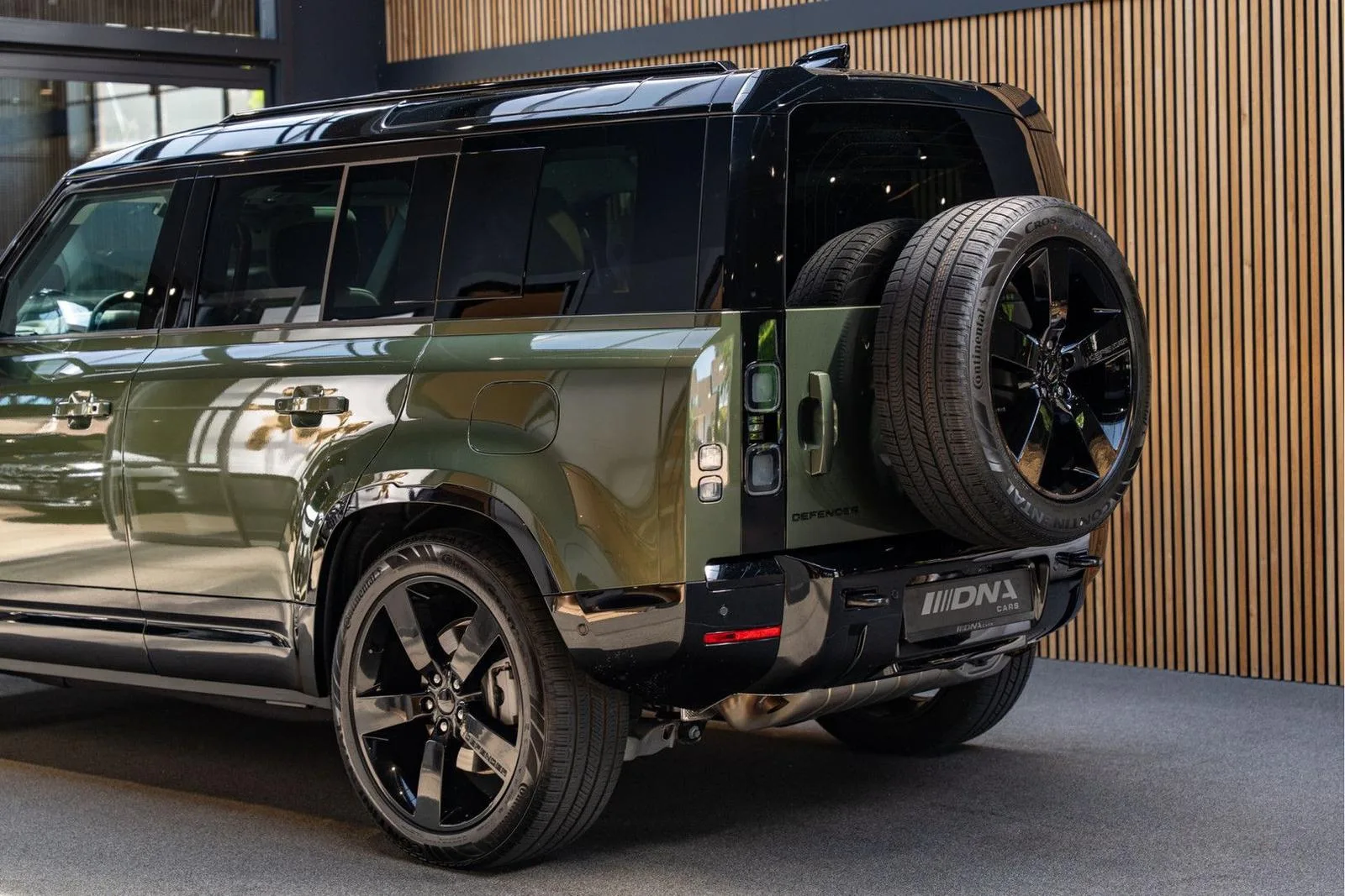 2026 Land Rover Defender 110 X-Dynamic HSE, 9/30