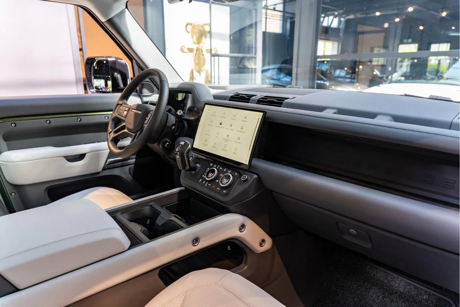 2026 Land Rover Defender 110 X-Dynamic HSE, 13/30