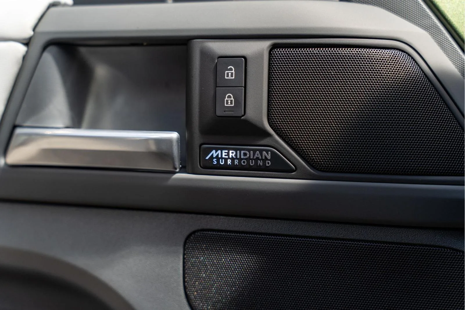 2026 Land Rover Defender 110 X-Dynamic HSE, 16/30