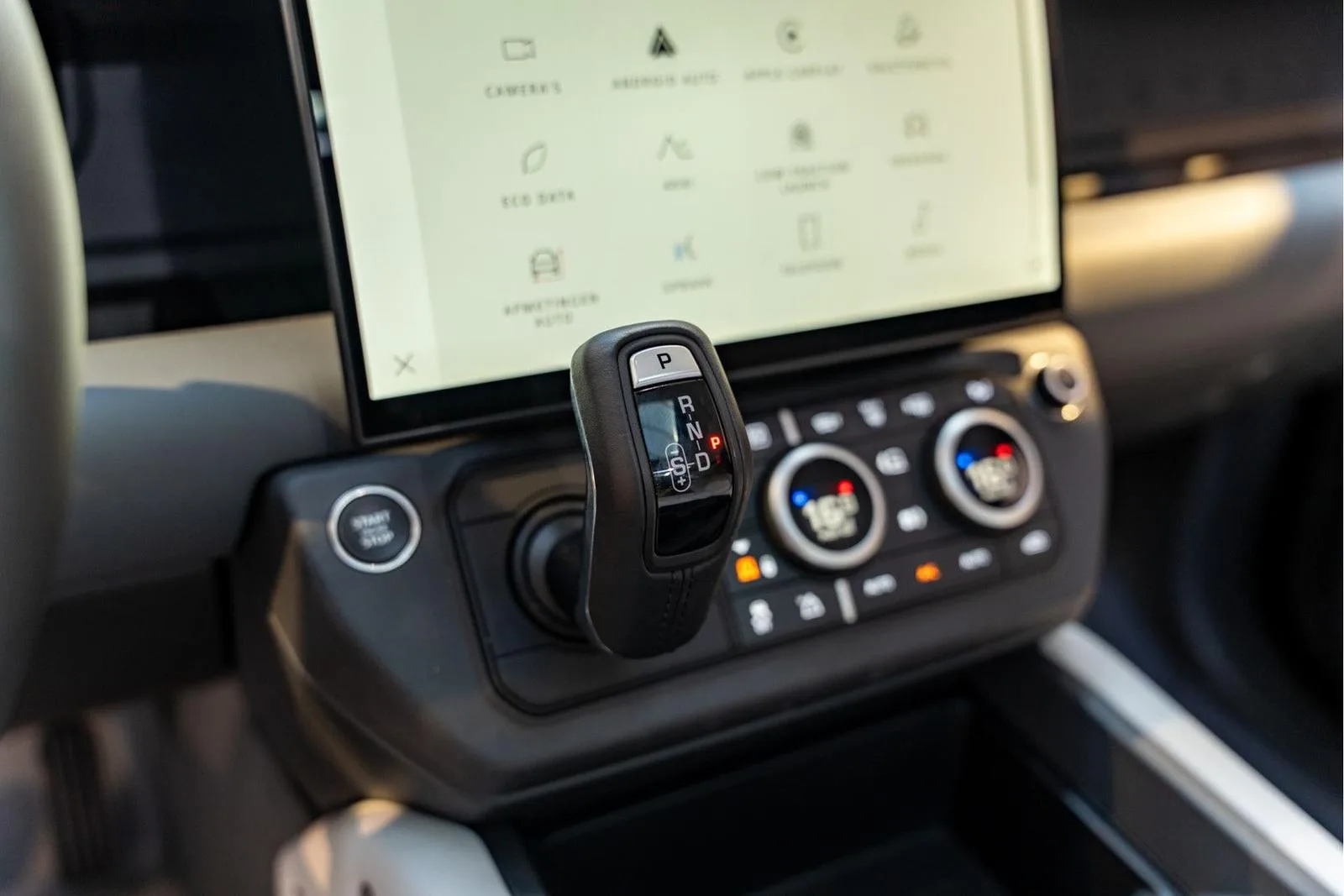 2026 Land Rover Defender 110 X-Dynamic HSE, 20/30