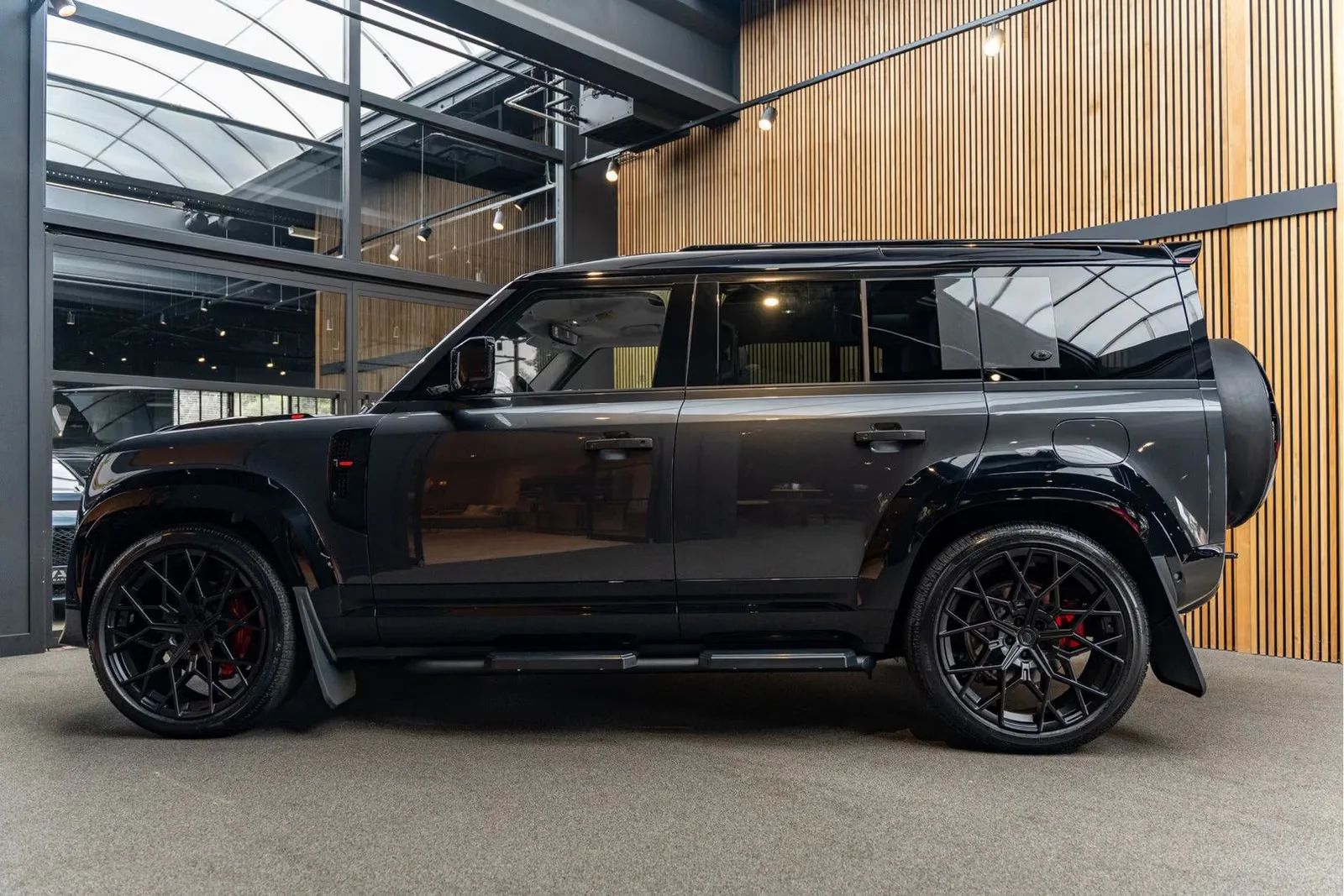 2026 Land Rover Defender 110 X-Dynamic SE Urban Automotive, 3/30